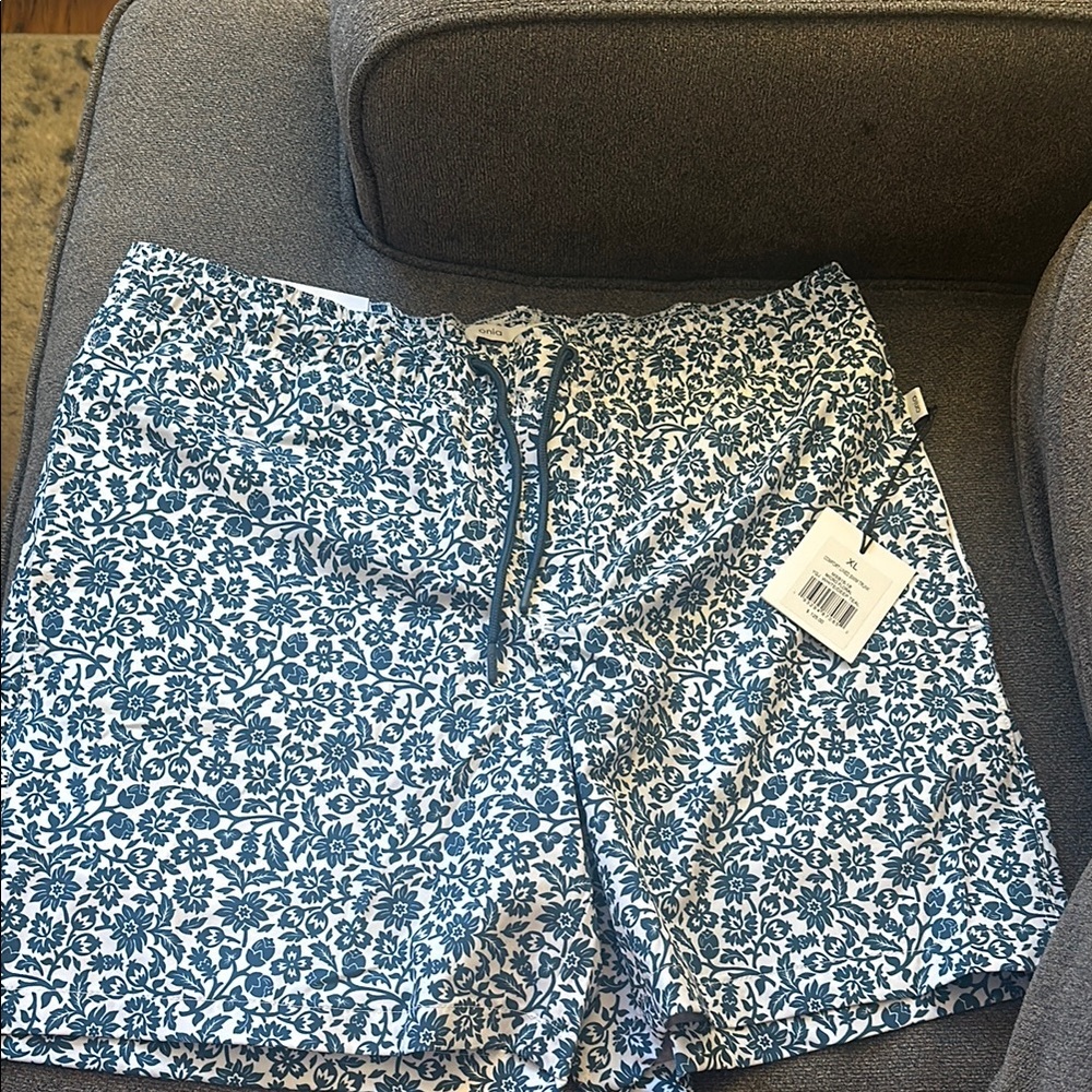 Floral men’s swim